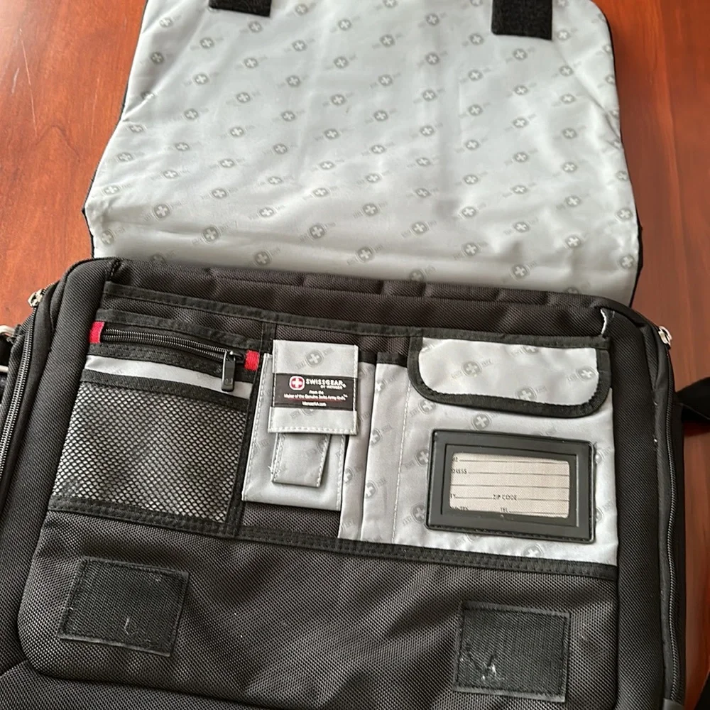 Swiss Gear Laptop Messenger Bag Jupiter Green/Black Business Professional.